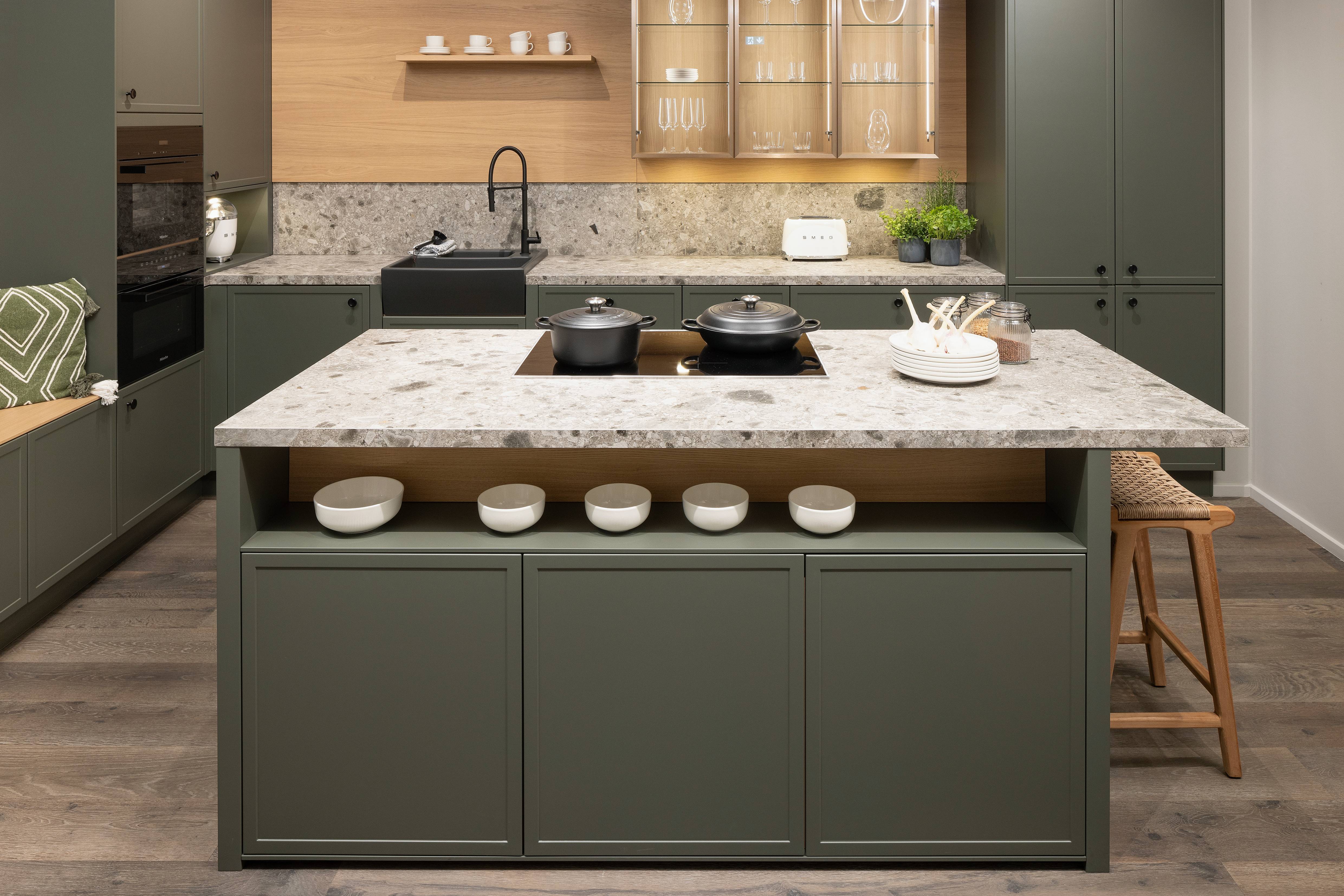 HÄCKER Systemat moderne Landhausküche Iseo Gris und Feineiche 